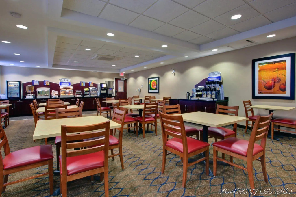 Holiday Inn Express and Suites Kincardine