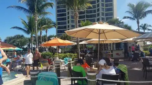 Sunny Ocean Village Beach Condo: Community Pool