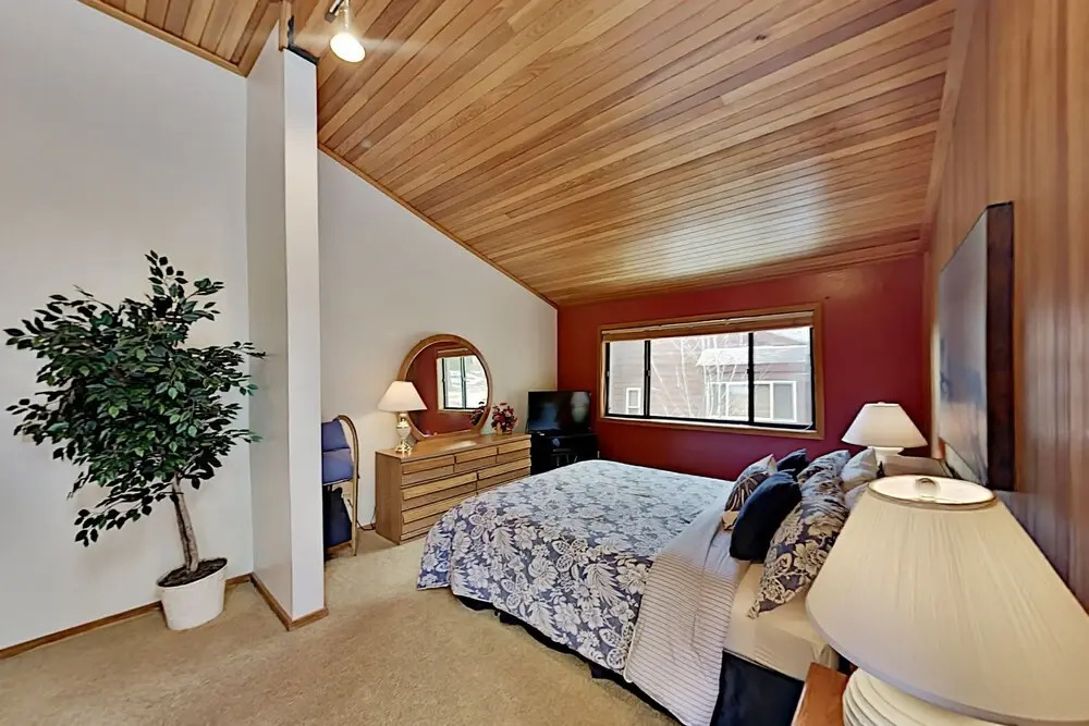 Wooded Getaway W/ 2 Living Areas & Shuttle 3 Bedroom Home