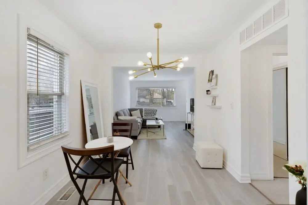Beautiful Romantic 2 Bedroom House in the City Close to Restaurants and Bars 2 Home by Redawning