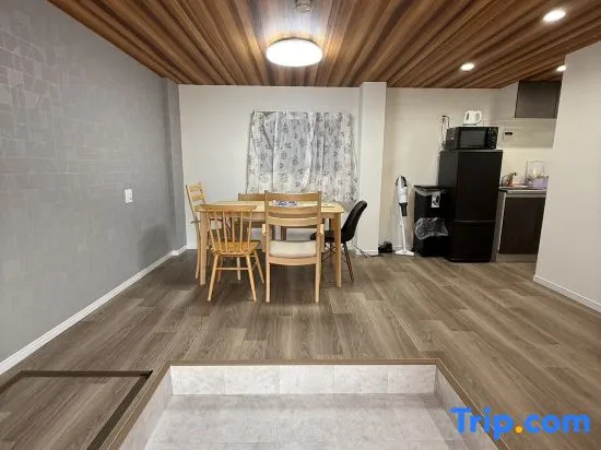 Spacious Entire House Near JR Sakuranomiya Station Up to 8 Guests Easy Access to Umeda Osaka Castle