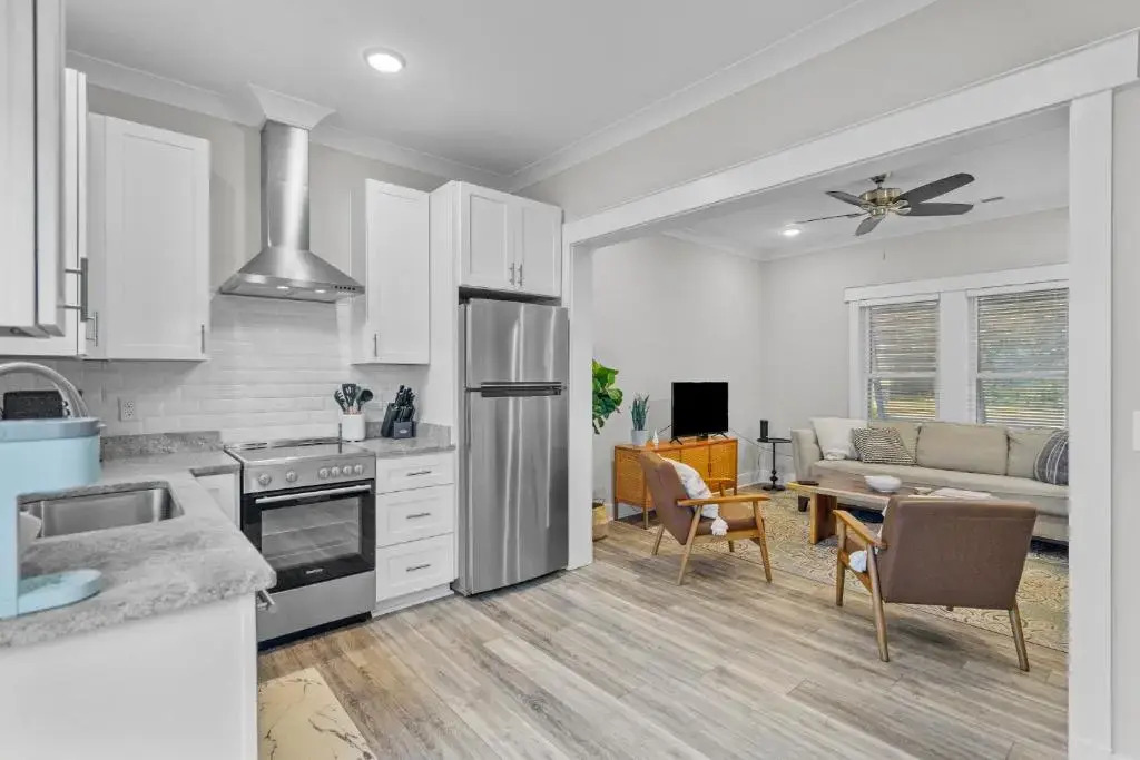 Modern Carolina Beach Boardwalk Cottage near Amenities!