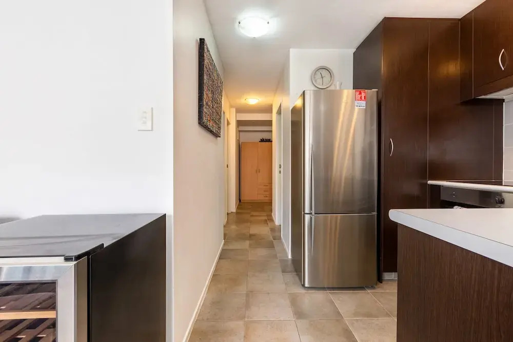Cosy Two Bedroom in CBD with Pool