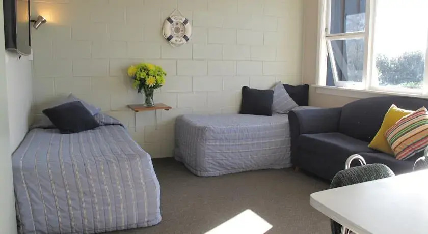 Beach Apartments at Flaxmill Bay Motel