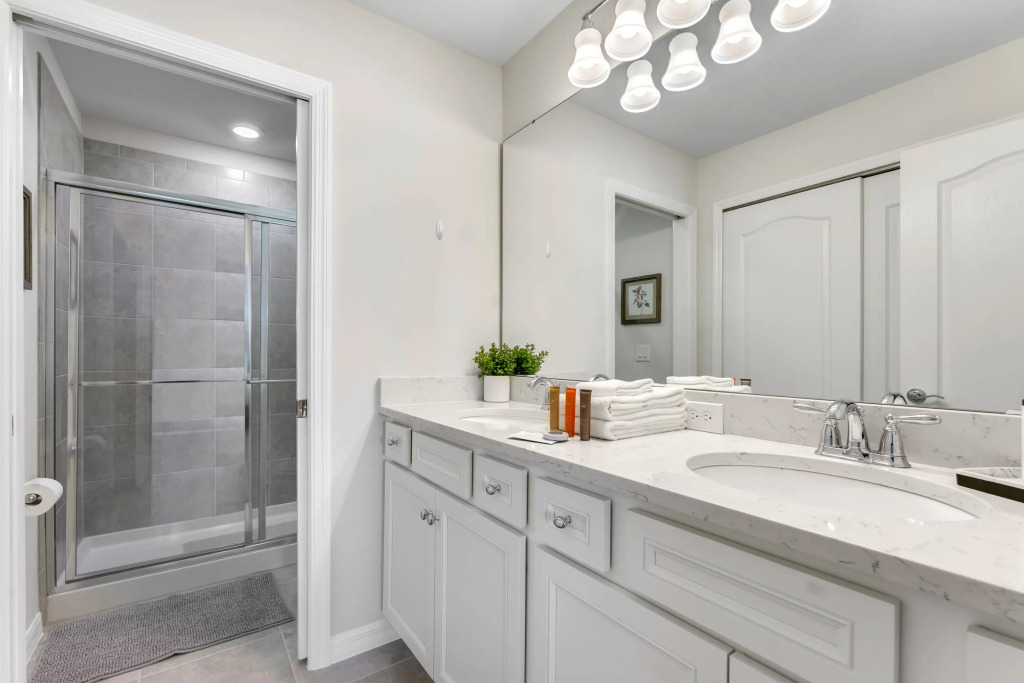 5 Bedrooms 4 Bathrooms Solterra 7436 Ol