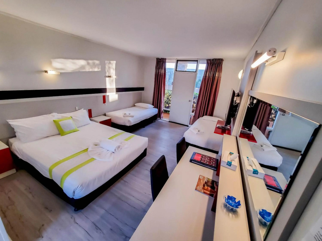 Sandors Motor Inn