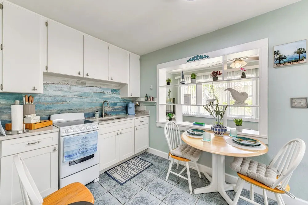 1 Mi to Upham Beach Park: Cozy St Pete Beach Apt!