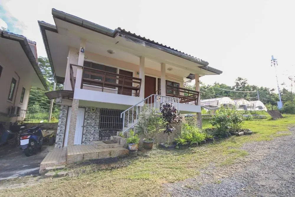OYO 75373 Chamil House
