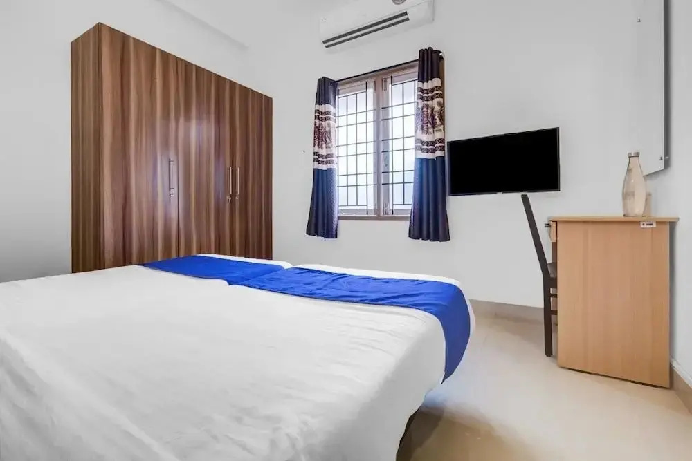 Silverkey Pallikaranai By OYO Rooms