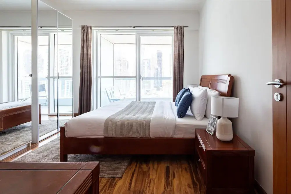 Visually Unique 1BR Apartment in JLT - Sleeps 4!