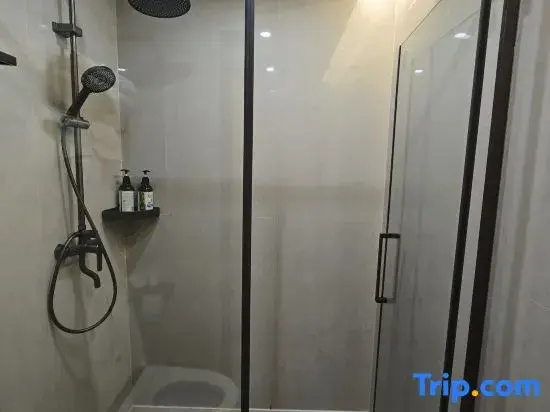 Guojin Hotel (Guangzhou Sun Yat-sen University South Campus Binjiang East Road Metro Station Branch)