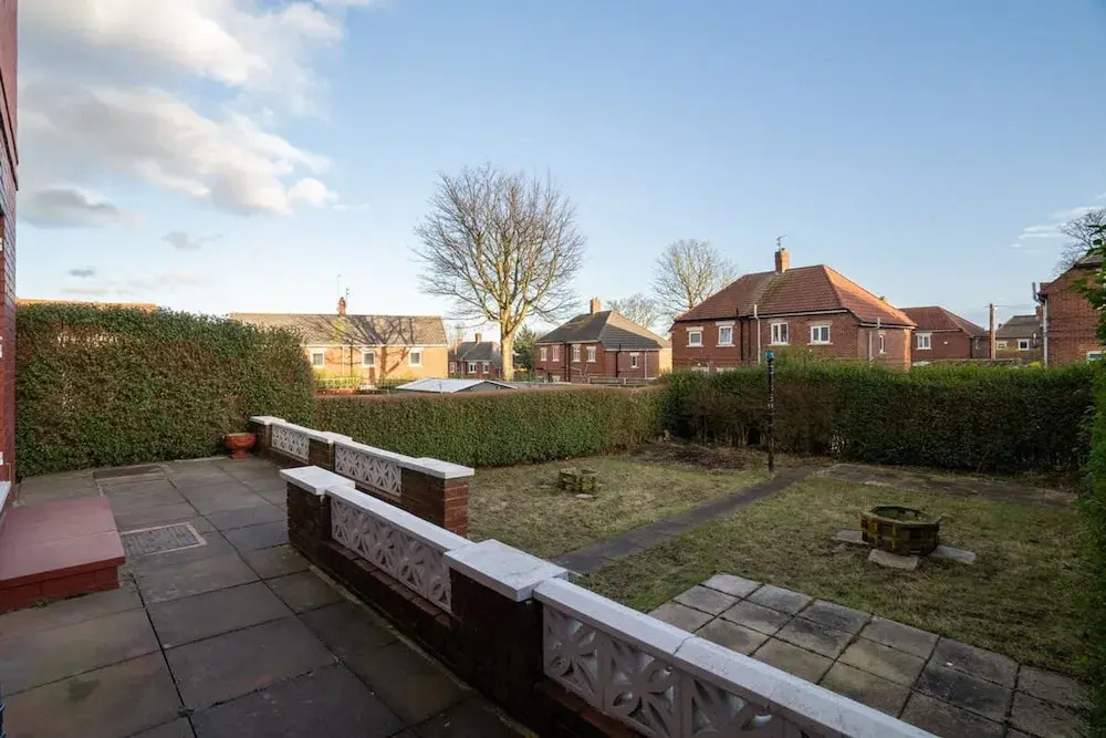 Stylish 3 Bed House-free Parking