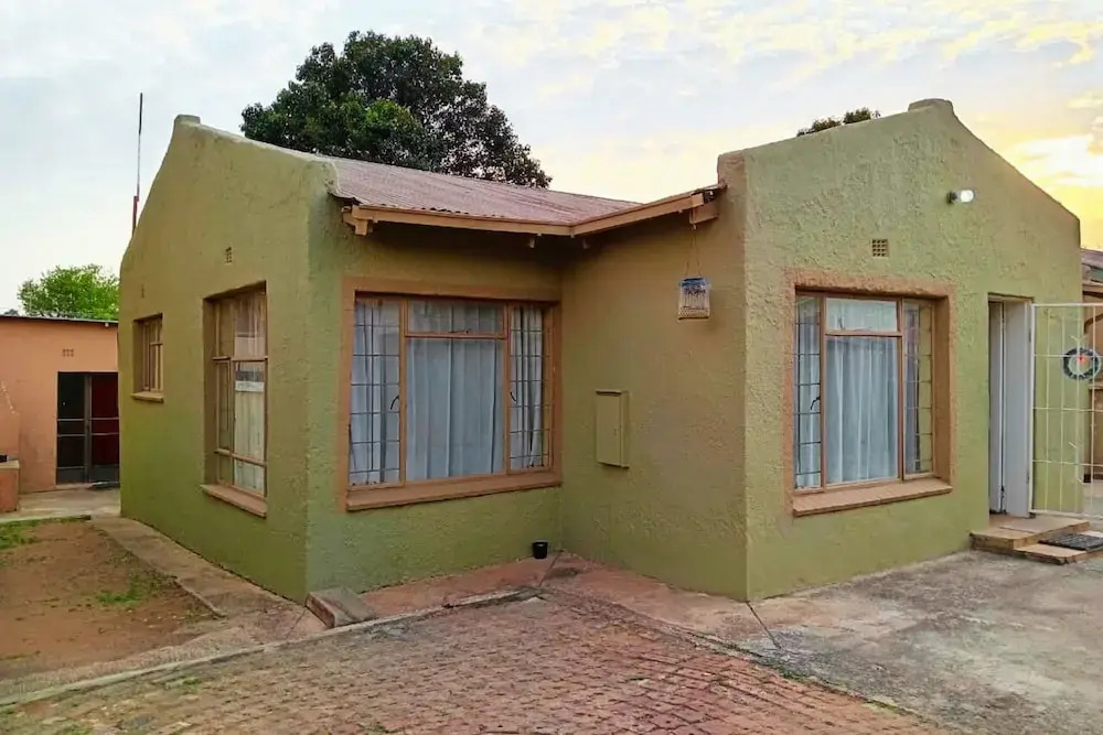 Budget Stays at Olivia Pines Guesthouse