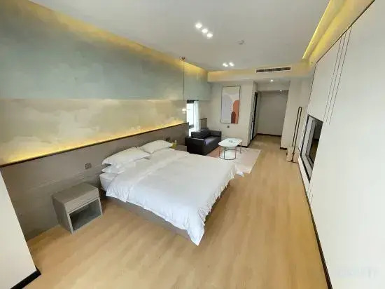 Gemini Hotel (Xinxiang Baolong Plaza)