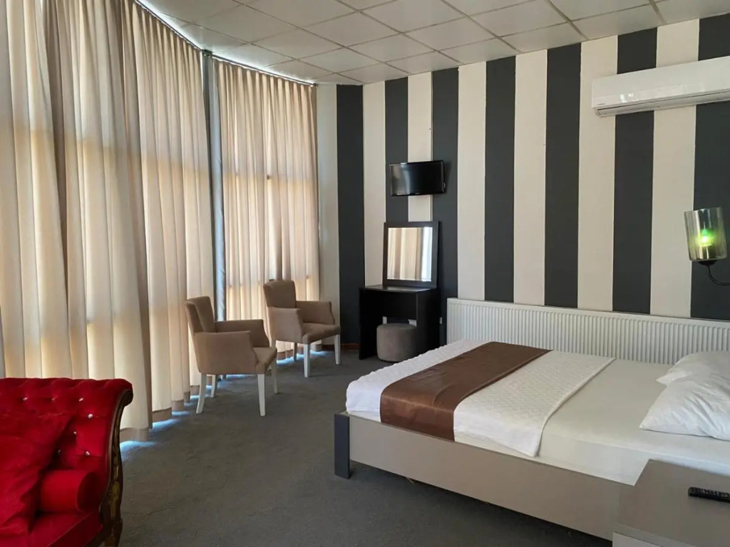 216 Palace Suites