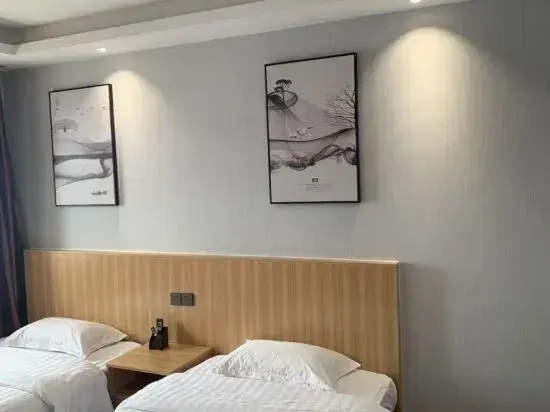 Xinyang Lakeside Boutique Hotel