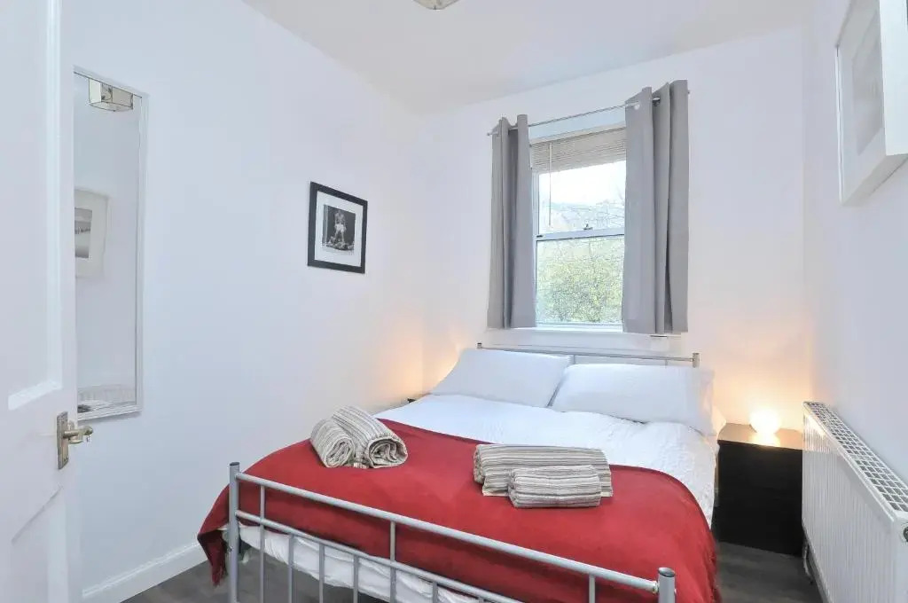367 Comfortable 2 Bedroom Apartment on the Edge of Edinburgh s Historic Old Town