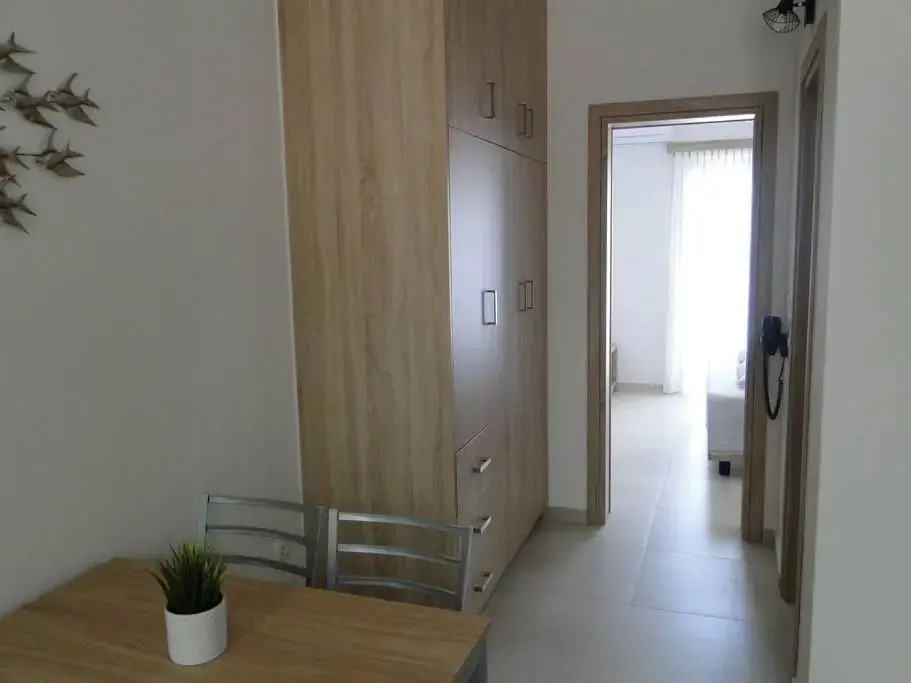 Chrysanthe's Apartments No4
