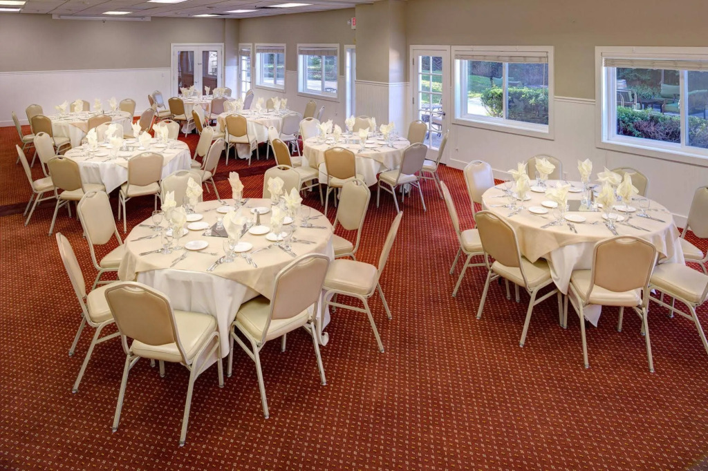 Lake Natoma Inn