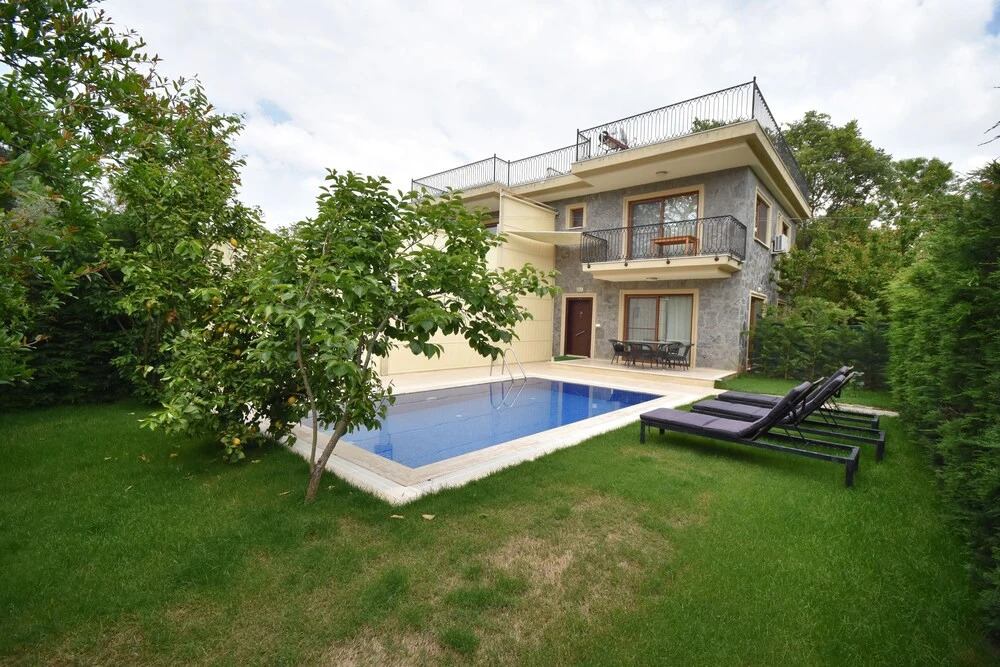 Villa Hakan 2 by Helaltatilvillari