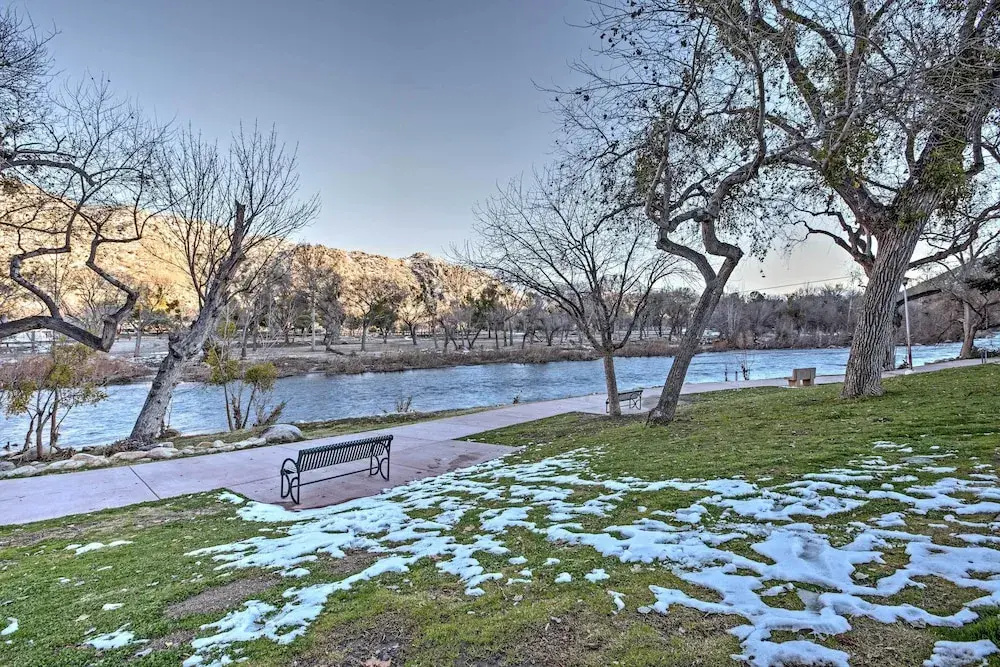 Scenic Kernville Home - Walk to Downtown & River!