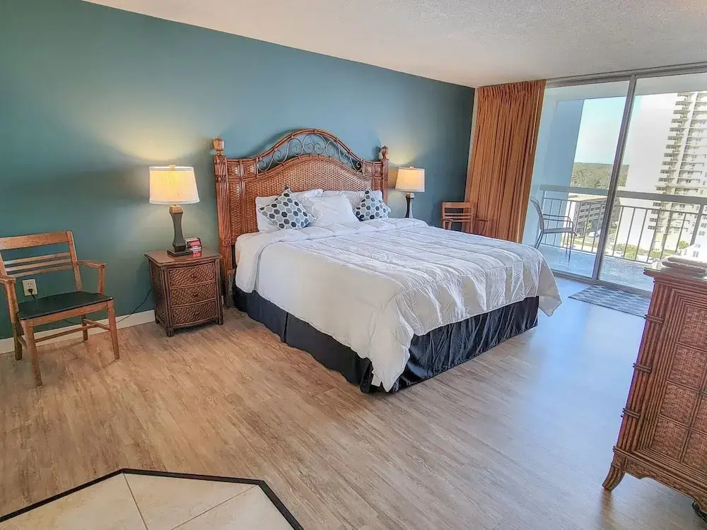 1201 South Hampton 2 Bedroom Condo