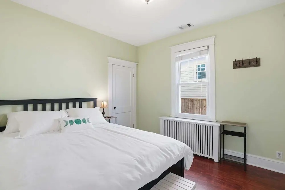 Dc Area Bungalow Near Shops And Dining 3 Bedroom Home