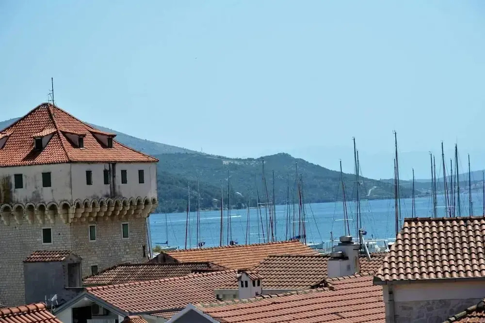 Sea View Apartment on Walking Distance to sea