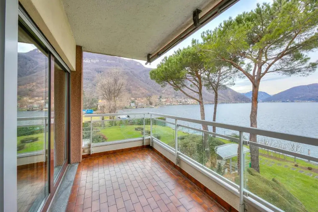 Emotion Lake View in Capo Lago