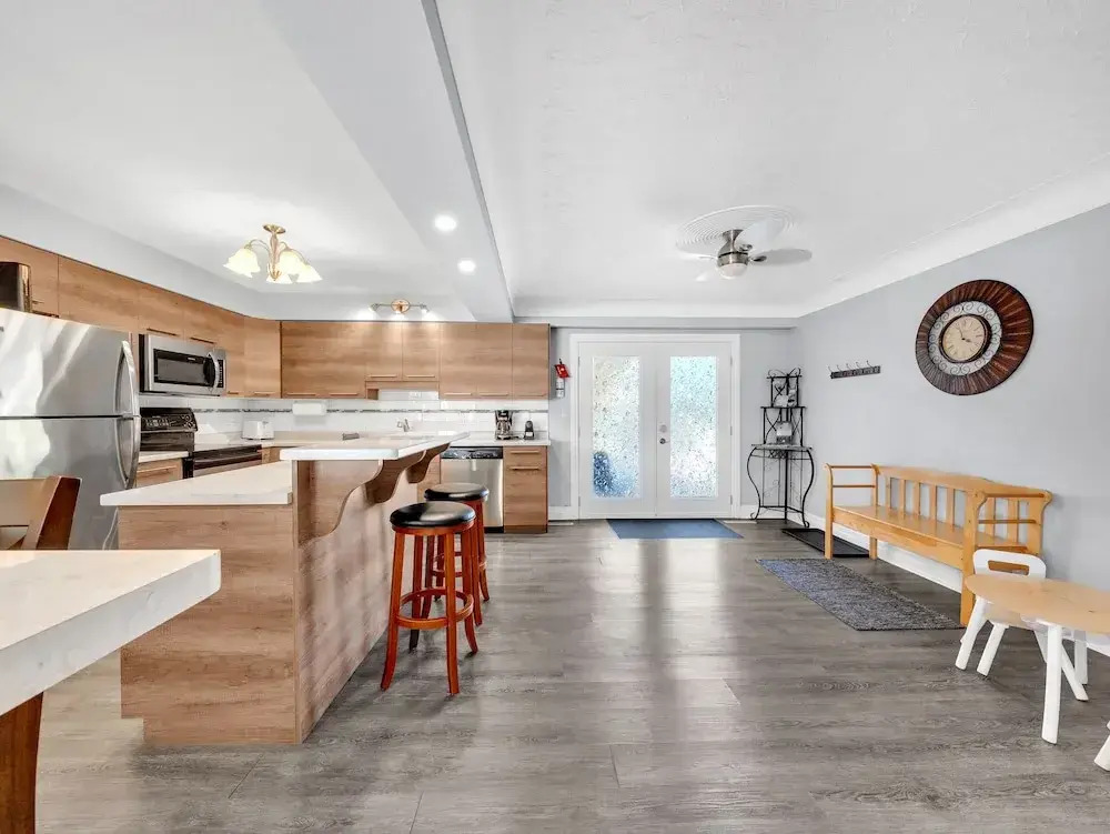 Park Bungalow #4 - Seacliff Beach Suites