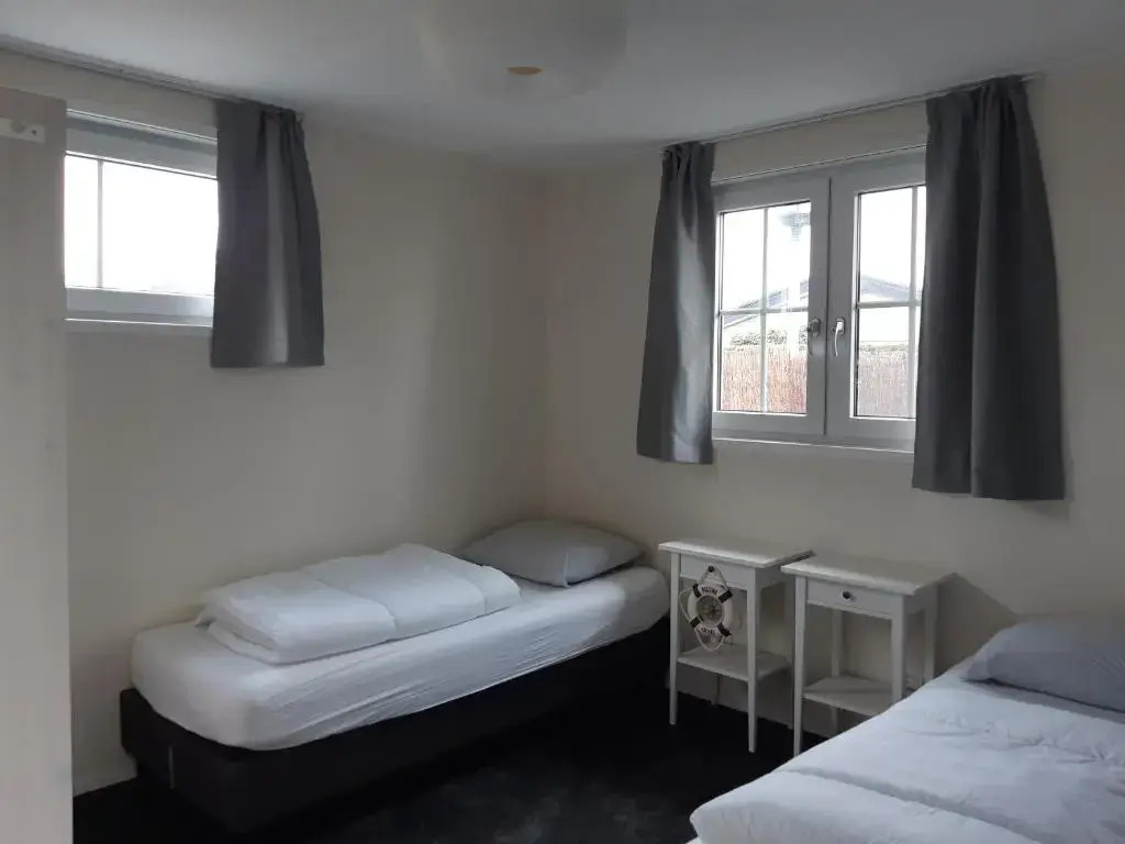 Nieuwe Beachbungalow aan IJsselmeer 39 24 four seasons