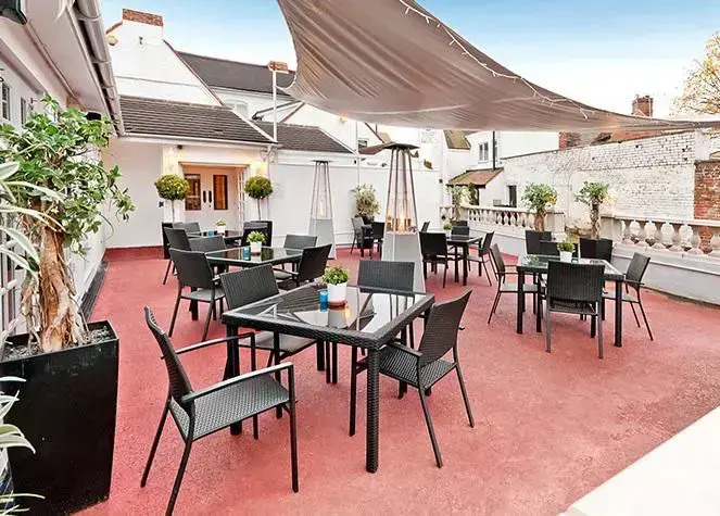 Henris Bar Brasserie and Rooms