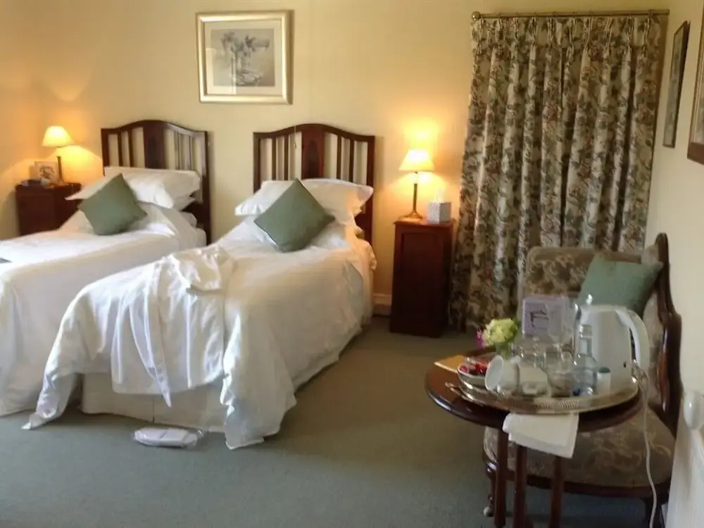 Cadson Manor