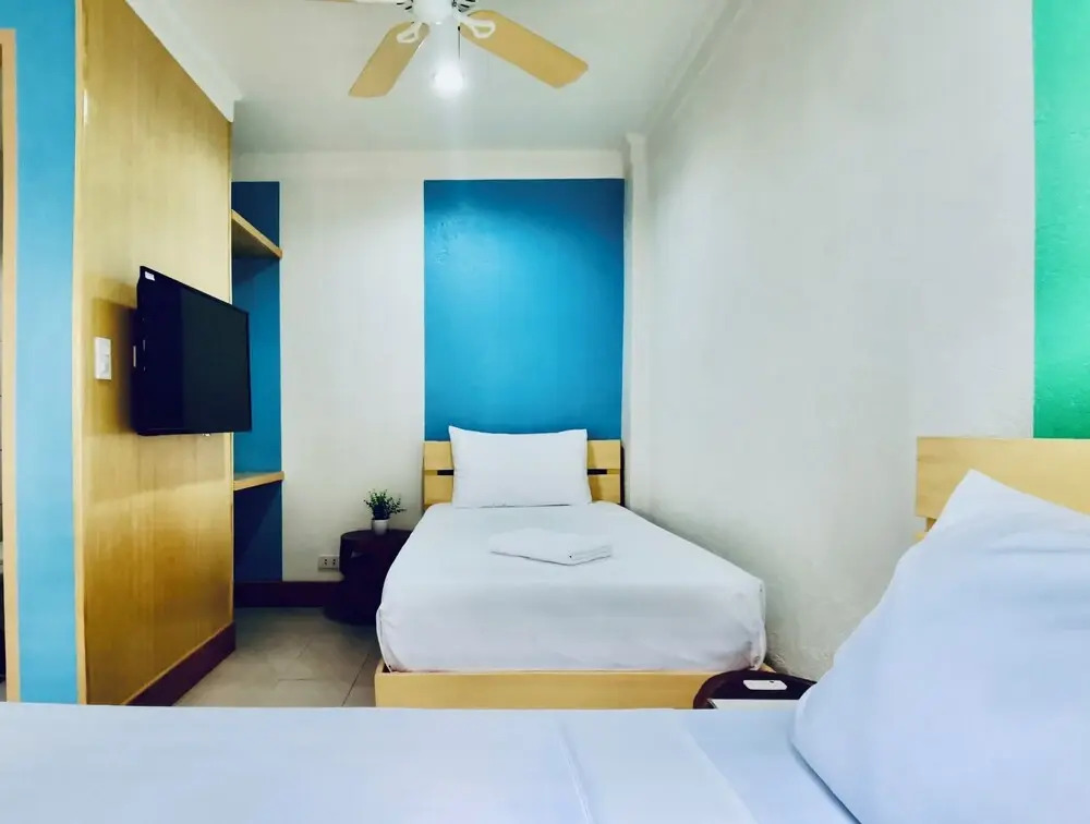 Den Den Guesthouse