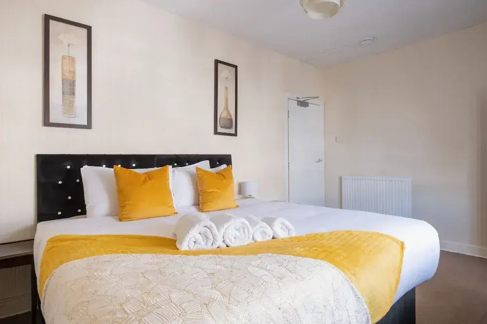 Novelty Suites Froghall Avenue