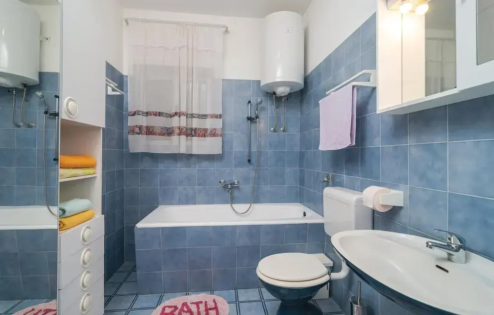Awesome Home in Pucisca with Hot Tub, WiFi & 5 Bedrooms