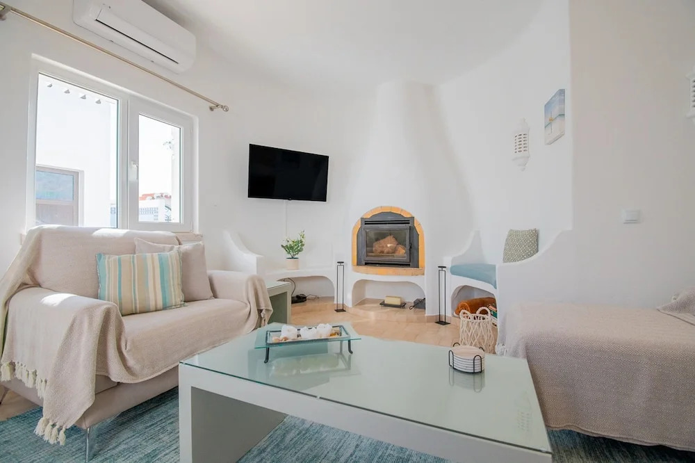 61 vdm Superb Villa on Vale do Milho With Heated