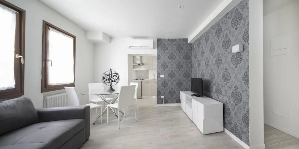 San Marco Style Canal View Apt 1 by Wonderful Italy