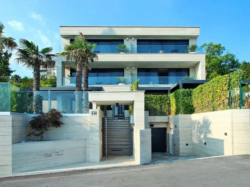 Luxurious Apartment With Private Pool and sea View Near the Beach in Crikvenica