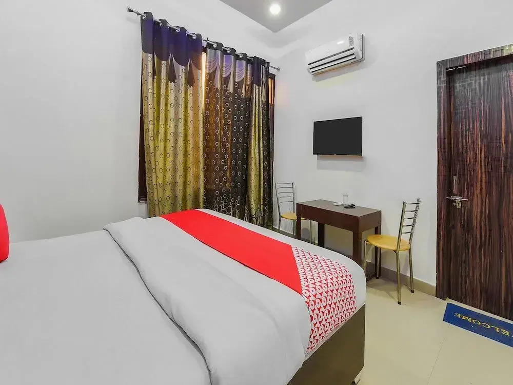 OYO 23599 Hotel Superstar