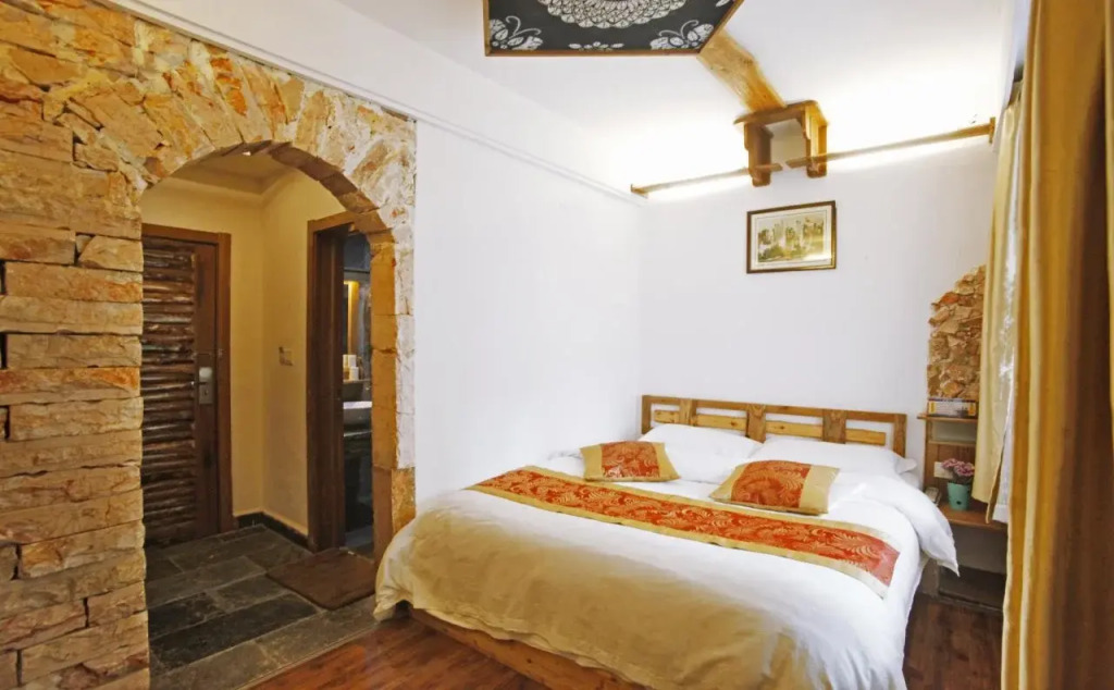 Destination Youth Hostel-Walk 5 minutes to east entrance of national park,Coffee,Book tickets,Laundry service,Experienced tour guide service