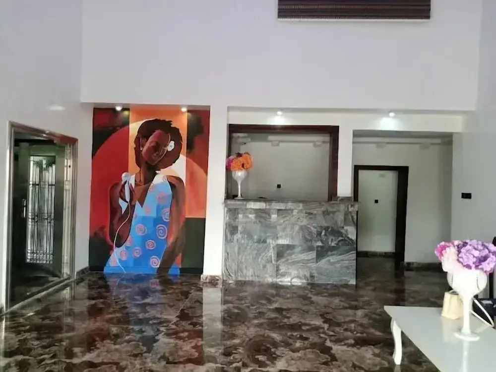 Hubbies Royale Hotel