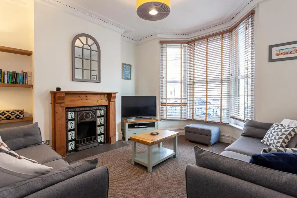 Large and Luminous Liverpool Home With Garden