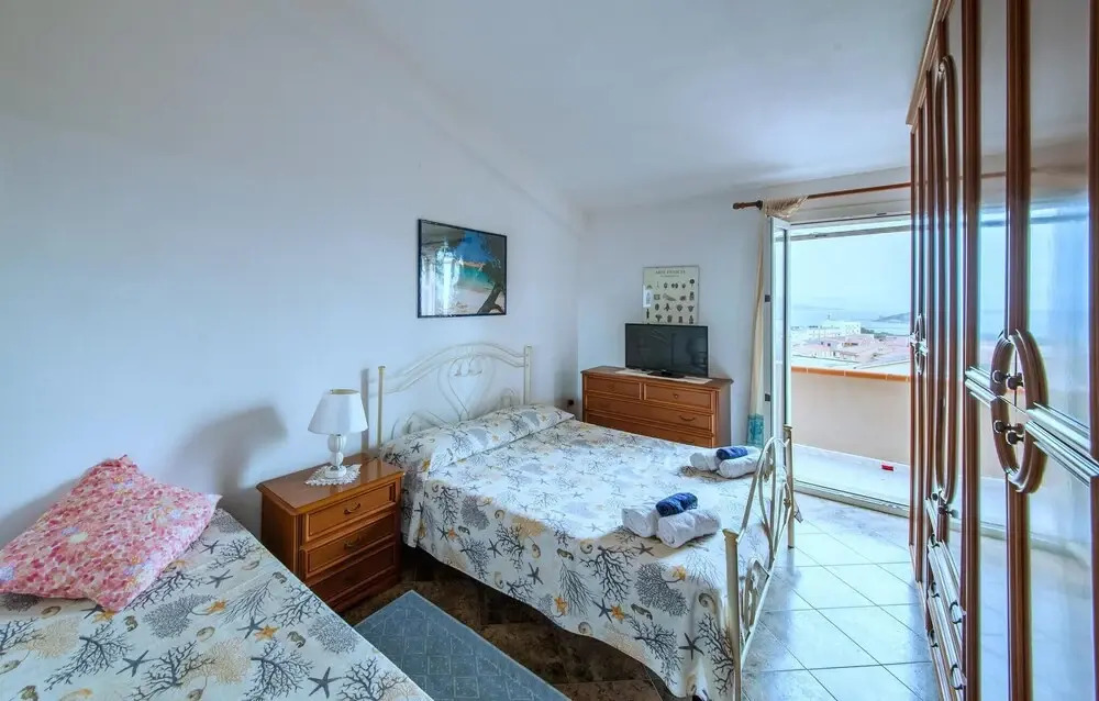 Stunning Apartment in La Maddalena With 5 Bedrooms and Wifi