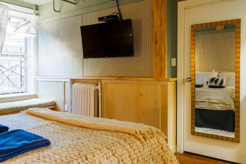 Cambie Downtown Hostel