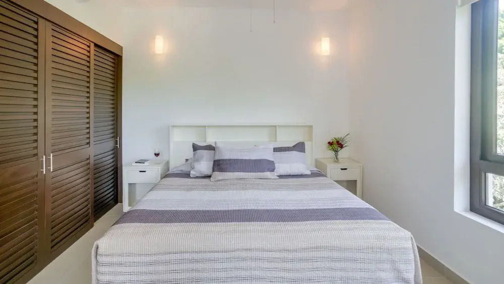 SIU M6 Second floor Condo by Gate48