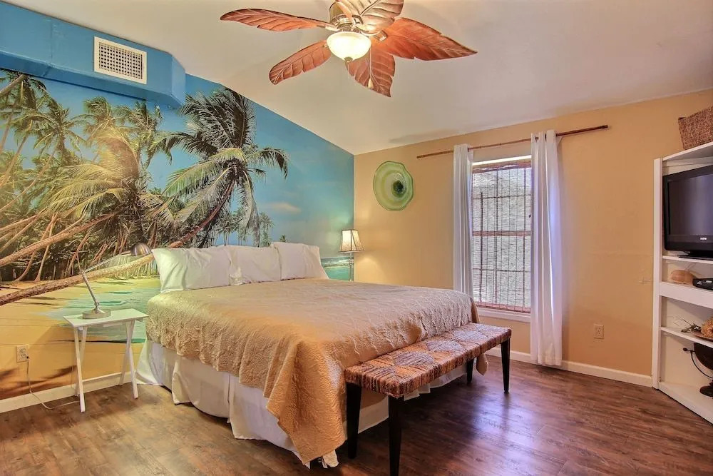 4 Palms