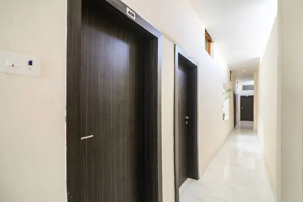OYO 28789 Hotel Adarsh