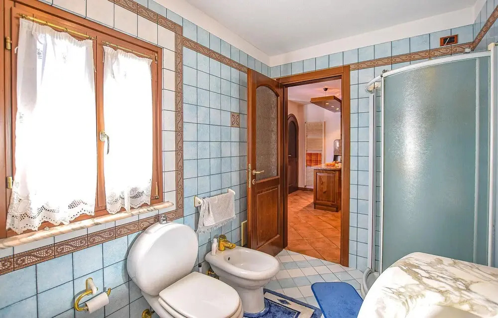 2 Bedroom Stunning Home In Luino