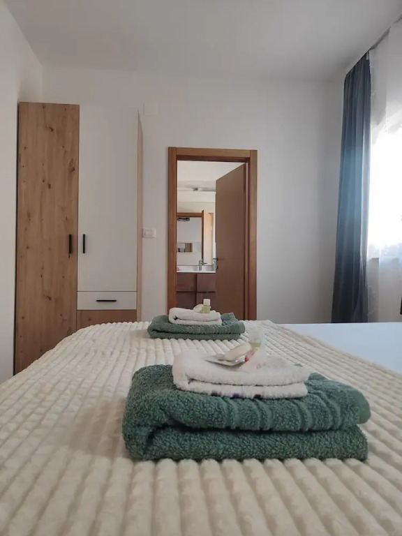 Apartment With Pool in Karlobag